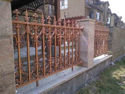 <b>目前鋁藝圍欄有什么優勢？</b>