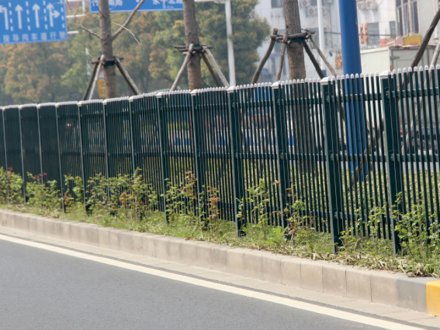 鋅鋼護欄和鐵藝護欄的區(qū)別有哪些？