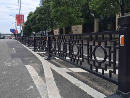 山東道路護欄定制廠家在那里