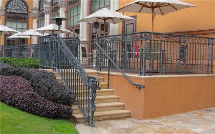 聊城室內(nèi)鋁合金護(hù)欄安裝費(fèi)用-安誠(chéng)護(hù)欄廠家